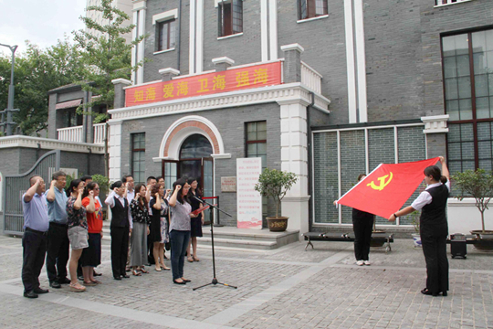 全体党员在将军馆新馆重温了入党誓词