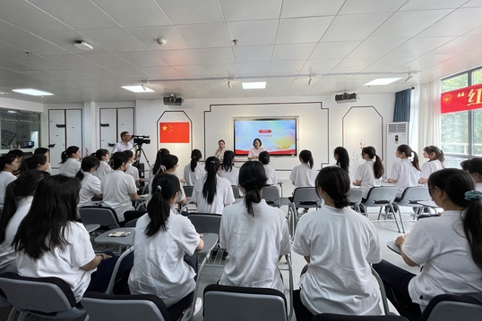 学校“红匠青年”第一期学生业余党校结业仪式在莫愁路校区尚美空间举行