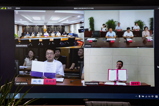 学校举行对口支援伊犁丝路职业学院签约仪式