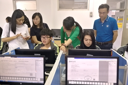 各个学校的校领导及老师参观会计系现代学徒制真账实训基地 各个学校的校领导及老师参观会计系现代学徒制真账实训基地