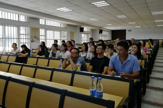 青岛中高职院校的领导、老师们进行了讨论 青岛中高职院校的领导、老师们进行了讨论